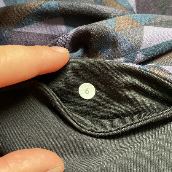 Lululemon wonder under size 6 - Picture 4 of 5